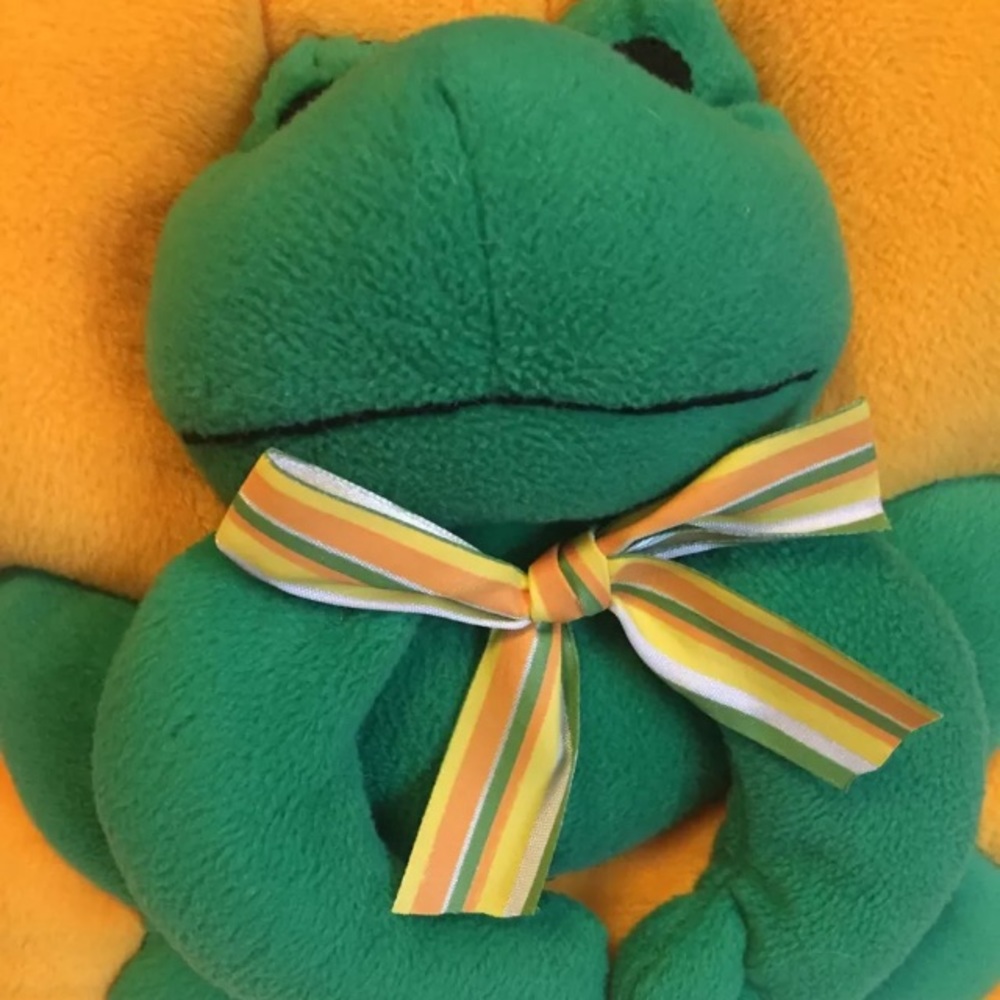 3-D children’s frog 🐸 accent pillow - Picture 13 of 16
